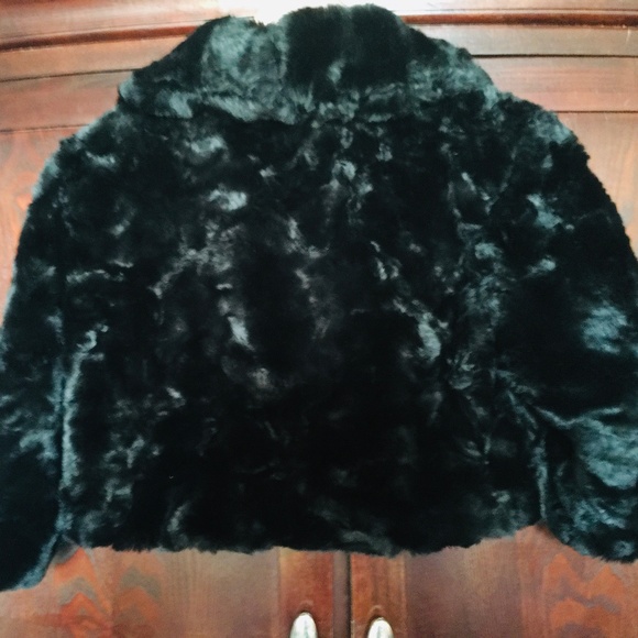 Ladies/Girls Fax Fur jacket, size 4 in excellent condition - Picture 3 of 5